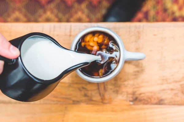 Koje vrste mlijeka nije preporučljivo dodavati u kavu